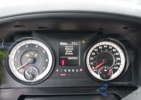 2018 Ram 1500 Express 4X4 6'4 Box из США, поврежденный, VIN 1C6RR7FG9JS344160